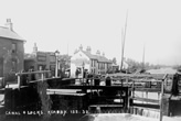 Keadby Lock & Barge