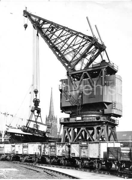 crane-loading-rail-wagons