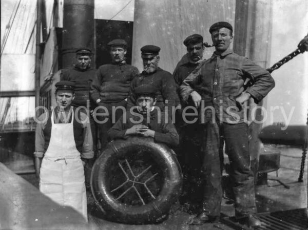 ship-workers-or-crew
