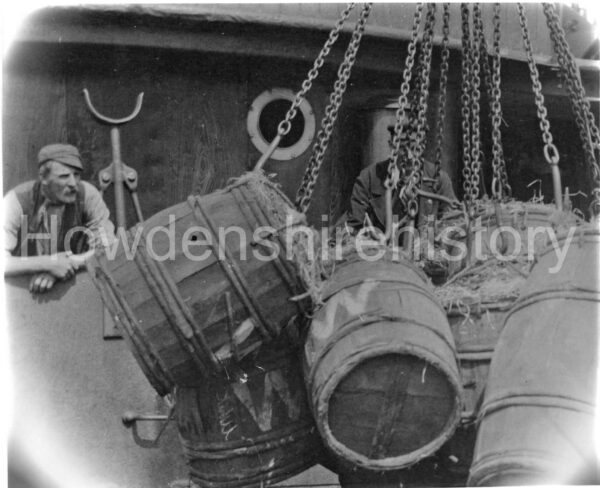 unloading-barrels