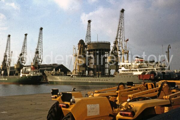 cranes-machinery-on-dockside