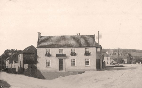 elloughton-half-moon
