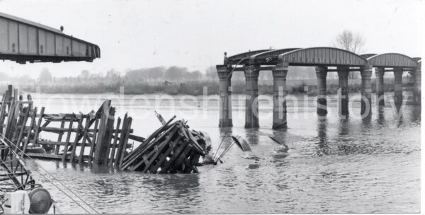 hook-bridge-repair2-1973