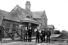 NER station workers rly pic
